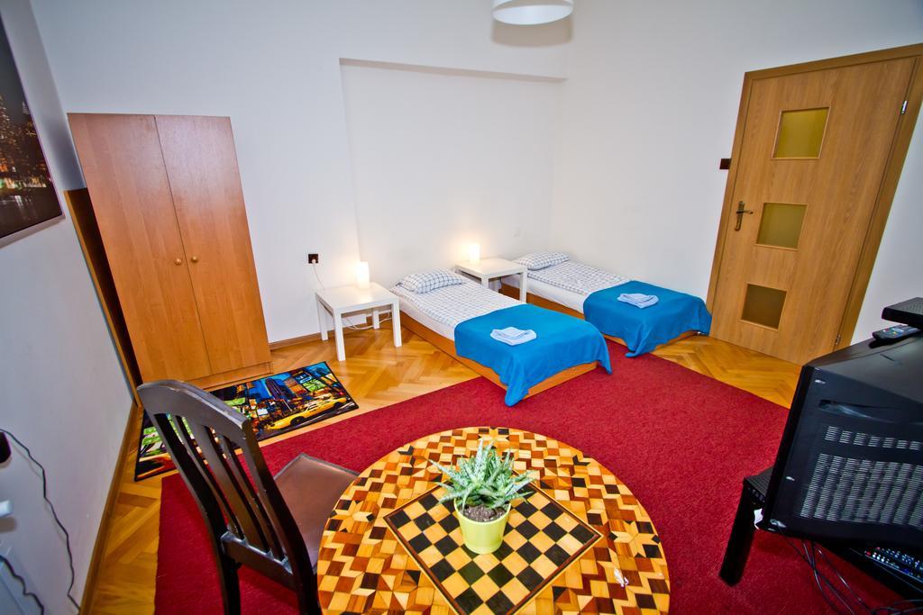 B Movie Guest Rooms Krasków Cameră foto
