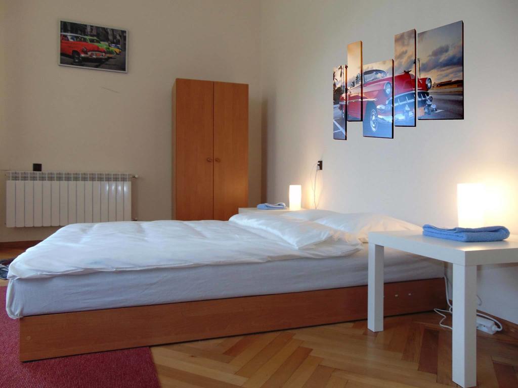 B Movie Guest Rooms Krasków Cameră foto