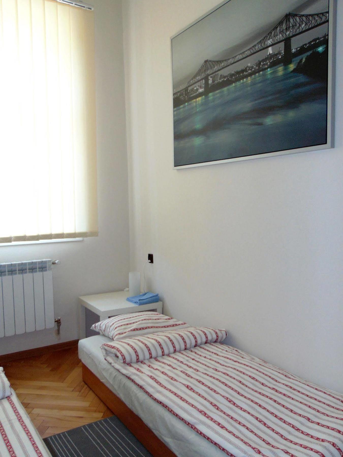 B Movie Guest Rooms Krasków Exterior foto